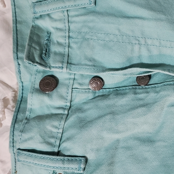 Levi's shorts - Picture 3 of 4